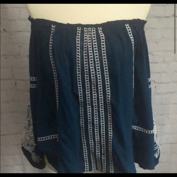 Bohemian boho Listicle shirt. Listicle embroidered boho blouse. Small - Picture 2 of 5